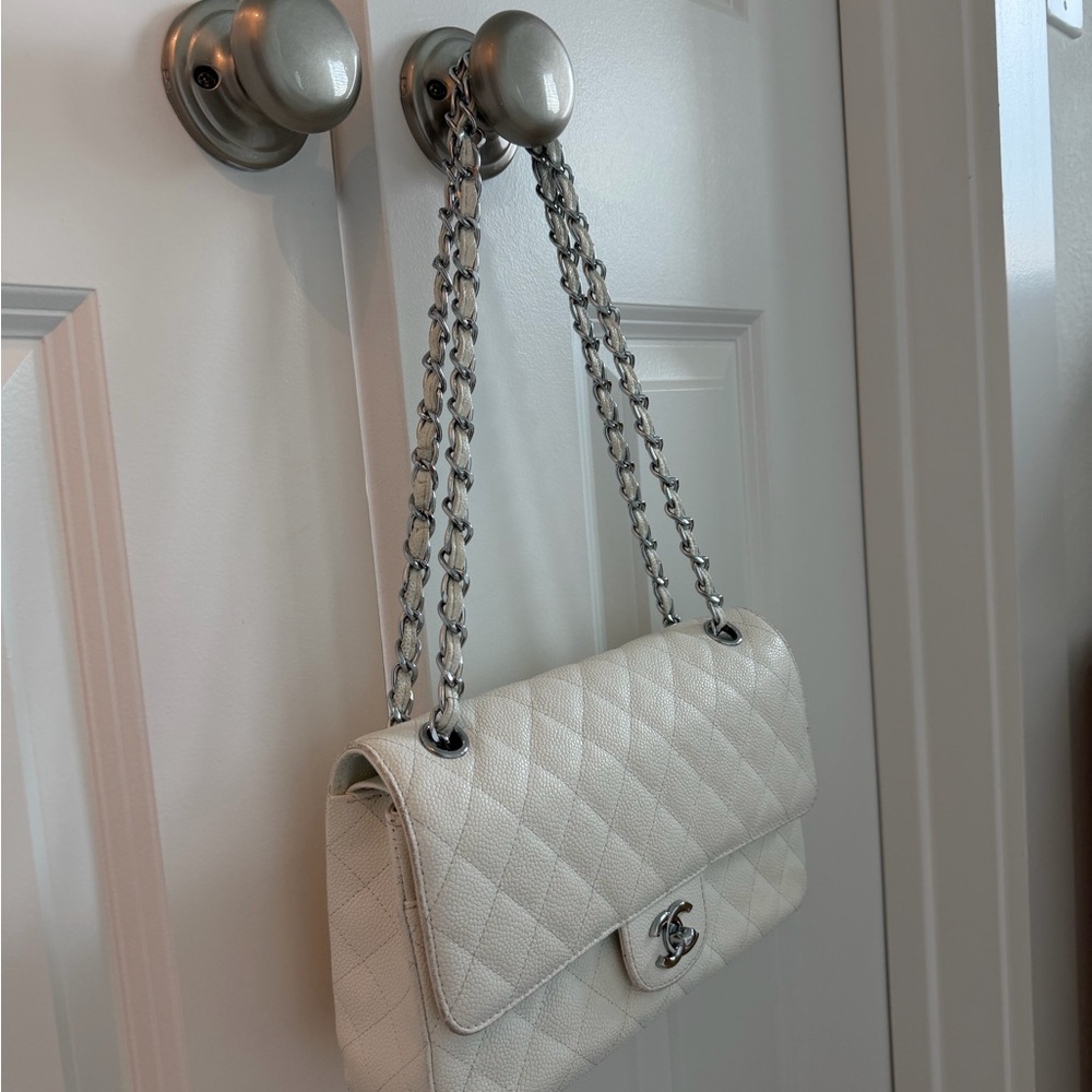 White Quilted Chain-Handle Shoulder Bag - Classic Designer Style